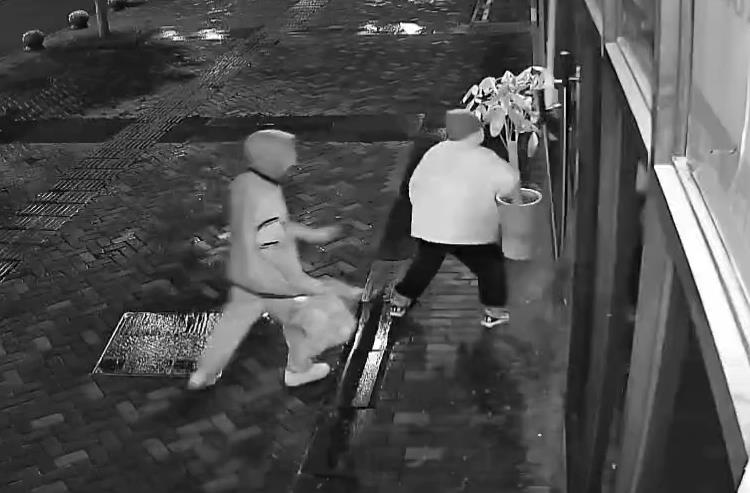 煙酒超市手機(jī)店暴力入室盜竊頻發(fā)，AI智能安防系統(tǒng)應(yīng)如何應(yīng)對(duì)