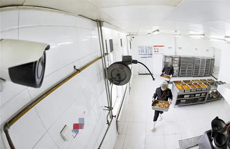 AI視頻聯(lián)網(wǎng)報(bào)警系統(tǒng)，如何解決學(xué)校食堂的食品安全問(wèn)題