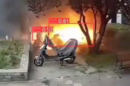 隨著科技的不斷進(jìn)步，AI人工智能已經(jīng)深入到生活的方方面面，特別是在安全監(jiān)控領(lǐng)域，AI視頻監(jiān)控已經(jīng)成為保障公共安全的重要手段。今天，我們將重點(diǎn)探討AI視頻監(jiān)控與火焰識(shí)別算法如何共同守護(hù)我們的安全，開啟智能防控新篇章。  AI視頻監(jiān)控具有強(qiáng)大的智能分析和處理能力，能夠?qū)崿F(xiàn)對(duì)監(jiān)控區(qū)域的實(shí)時(shí)監(jiān)控、目標(biāo)識(shí)別、行為分析等功能。而火焰識(shí)別算法則是AI視頻監(jiān)控的重要應(yīng)用之一，通過對(duì)監(jiān)控畫面中的火焰特征進(jìn)行識(shí)別和分析，及時(shí)發(fā)現(xiàn)火情，為滅火救援爭(zhēng)取寶貴時(shí)間。  火焰識(shí)別算法采用了先進(jìn)的計(jì)算機(jī)視覺技術(shù)和深度學(xué)習(xí)算法，能夠在復(fù)雜的監(jiān)控畫面中準(zhǔn)確識(shí)別火焰特征。一旦檢測(cè)到火焰，系統(tǒng)會(huì)立即觸發(fā)報(bào)警，將火情信息實(shí)時(shí)推送給相關(guān)人員，實(shí)現(xiàn)快速響應(yīng)。  除了火災(zāi)防控，AI視頻監(jiān)控和火焰識(shí)別算法在工業(yè)生產(chǎn)、森林防火、古建筑保護(hù)等領(lǐng)域也具有廣泛應(yīng)用。它們不僅可以提高安全監(jiān)控的效率和準(zhǔn)確性，還能有效降低人力成本，實(shí)現(xiàn)智能化、自動(dòng)化的安全管理。  總之，AI視頻監(jiān)控與火焰識(shí)別算法的結(jié)合，為公共安全防控帶來了革命性的變革。未來，隨著技術(shù)的不斷創(chuàng)新和完善，AI視頻監(jiān)控將在更多領(lǐng)域發(fā)揮重要作用，為我們的生活和工作提供更加安全、便捷的環(huán)境。